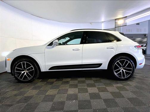 2023 Porsche Macan AWD