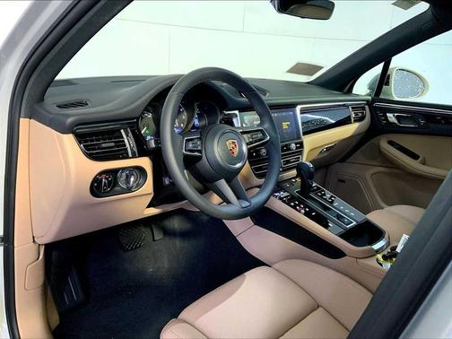 2026 Porsche Macan AWD