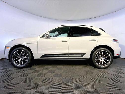 2026 Porsche Macan AWD