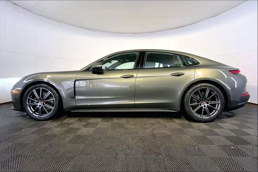 2026 Porsche Panamera 4