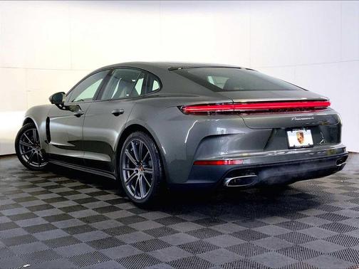 2026 Porsche Panamera 4
