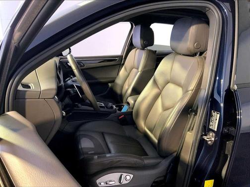 2023 Porsche Macan T