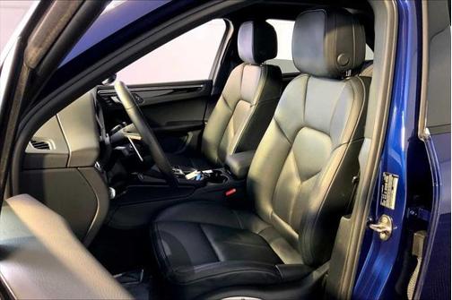 2023 Porsche Macan Base