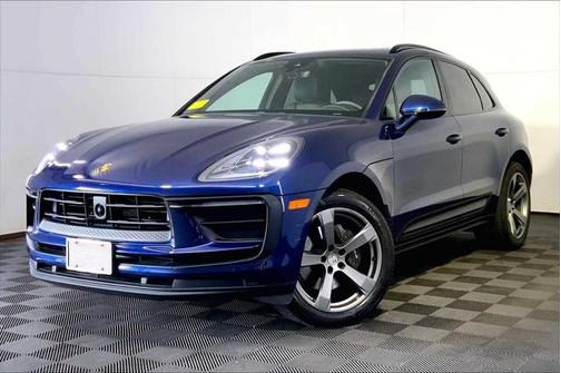 2023 Porsche Macan Base