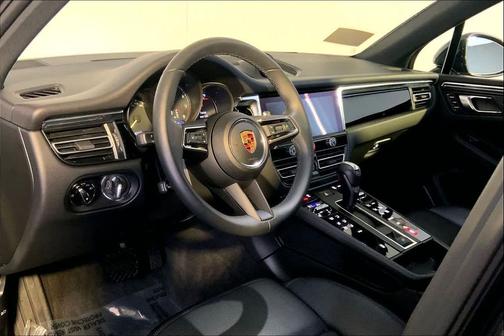 2025 Porsche Macan AWD