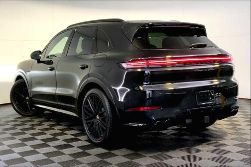 2024 Porsche Cayenne Turbo