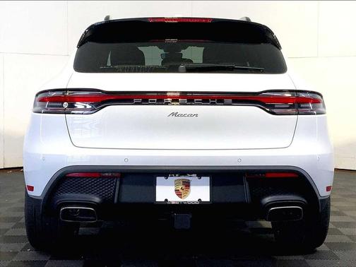 2026 Porsche Macan AWD