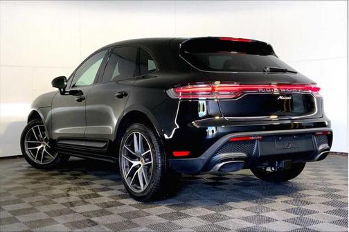 2025 Porsche Macan Base