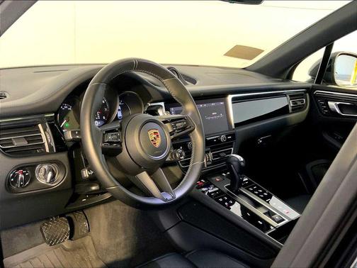 2023 Porsche Macan T