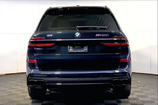 2024 BMW X7 M60i