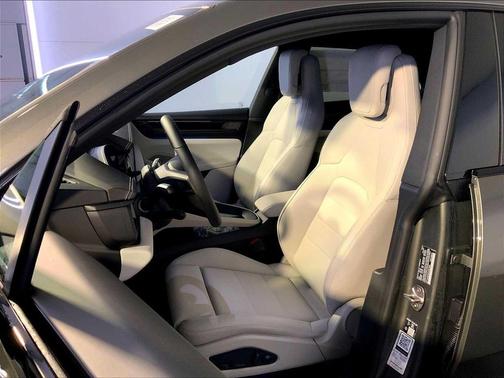 U4/Aventurine Gree 2026 Porsche Macan Macan Electric 4