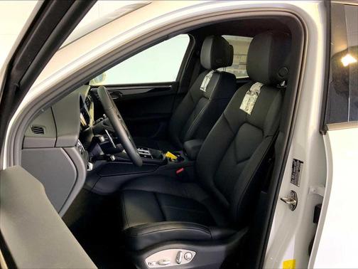 2025 Porsche Macan AWD