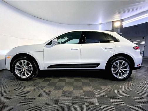 2025 Porsche Macan AWD