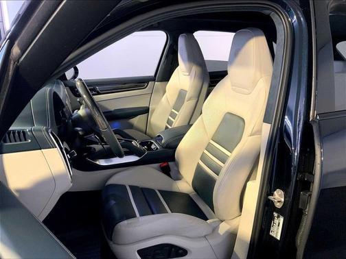 Moonlight Blue Metallic 2023 Porsche Cayenne Cayenne Turbo S E-Hybrid