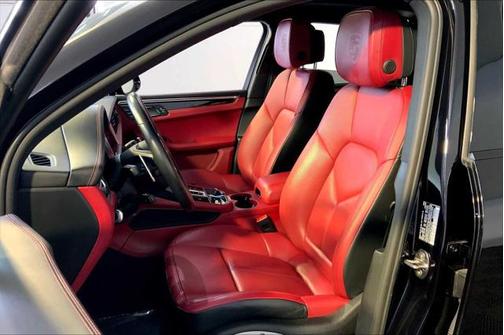 2023 Porsche Macan Base