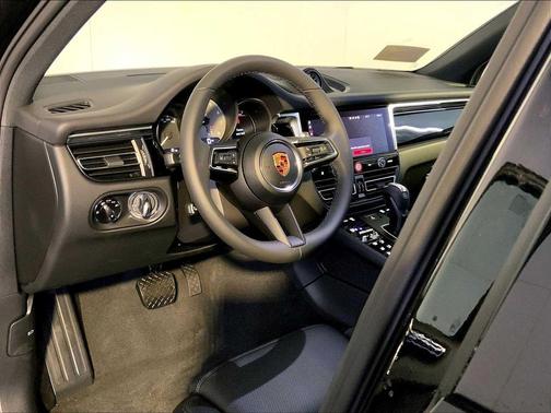 A1/Black 2026 Porsche Macan Macan