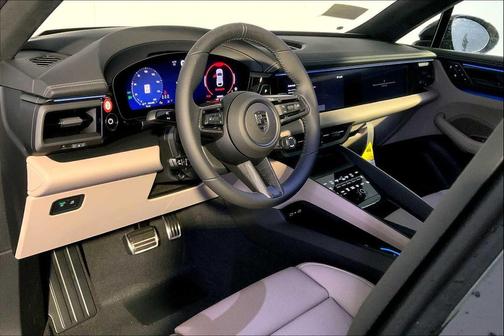 2025 Porsche Macan Turbo