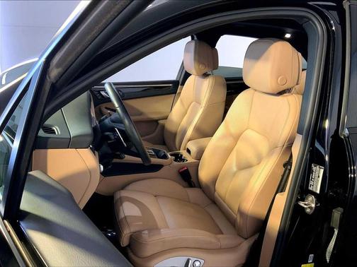 black 2023 Porsche Macan Macan