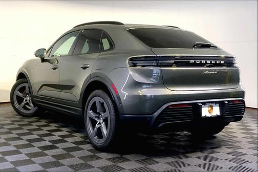2025 Porsche Macan 4