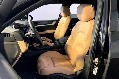 2025 Porsche Cayenne AWD