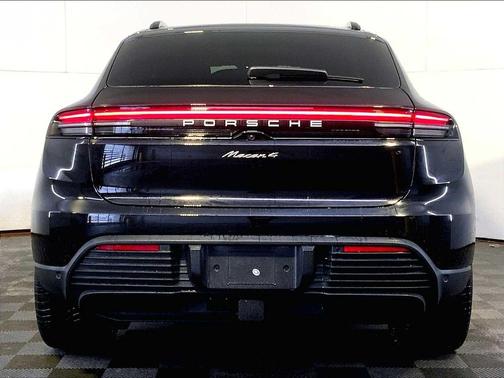 2026 Porsche Macan 4