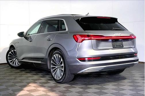 2019 Audi e-tron Premium Plus