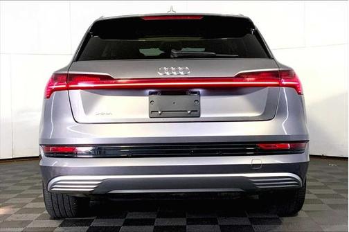 2019 Audi e-tron Premium Plus