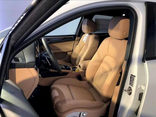 2Y/Carrara White M 2026 Porsche Macan Macan
