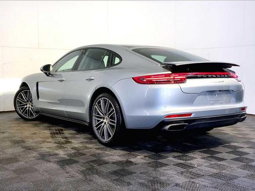 2019 Porsche Panamera 4
