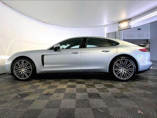 2019 Porsche Panamera 4