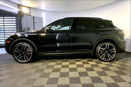 2022 Porsche Cayenne Cayenne