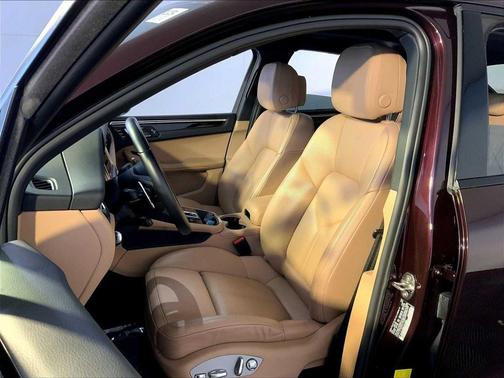 Copper Ruby Metallic 2024 Porsche Macan Macan