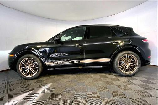 2025 Porsche Cayenne GTS