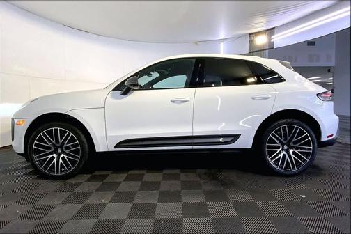 2026 Porsche Macan AWD