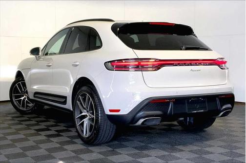 2025 Porsche Macan Base