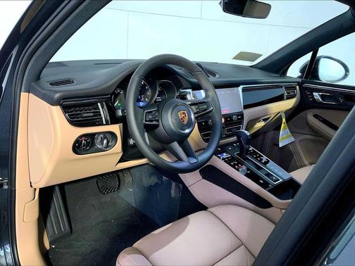 2026 Porsche Macan AWD