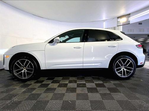 2026 Porsche Macan AWD