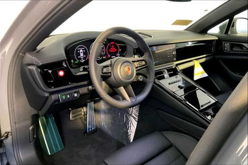 2026 Porsche Panamera 4