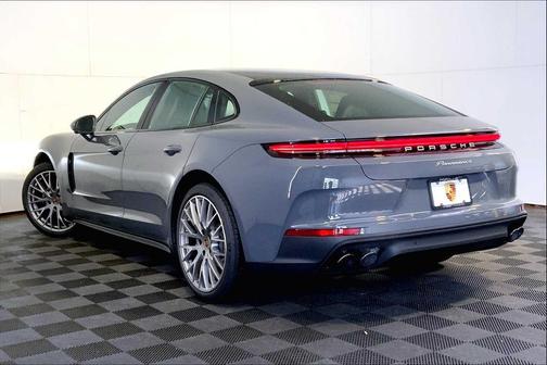 2026 Porsche Panamera 4