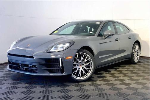 2026 Porsche Panamera 4