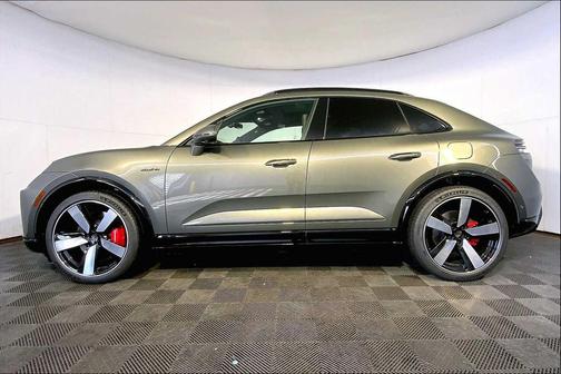 2025 Porsche Macan Turbo