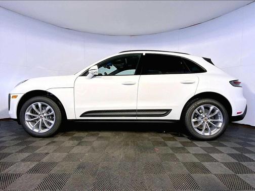 2025 Porsche Macan AWD