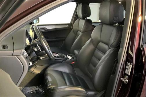 2023 Porsche Macan Base