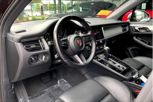 2023 Porsche Macan Base