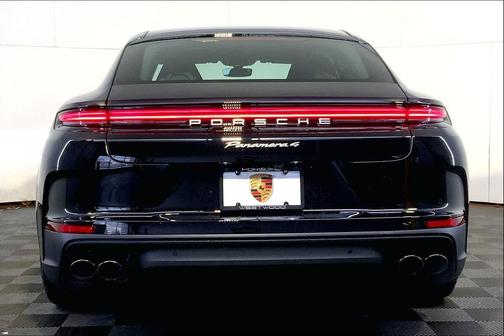 2026 Porsche Panamera 4