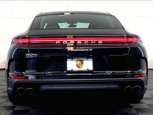 2026 Porsche Panamera 4