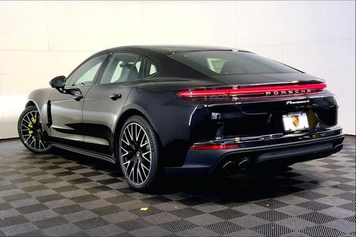 2026 Porsche Panamera 4