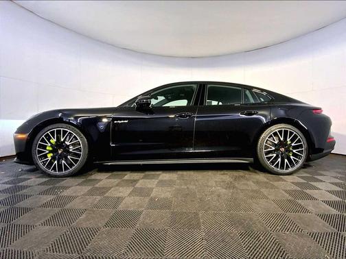 2026 Porsche Panamera 4