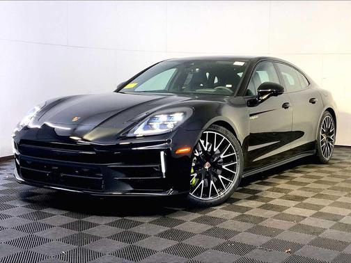 2026 Porsche Panamera 4