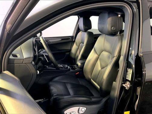 2023 Porsche Macan T